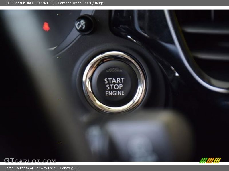 Diamond White Pearl / Beige 2014 Mitsubishi Outlander SE
