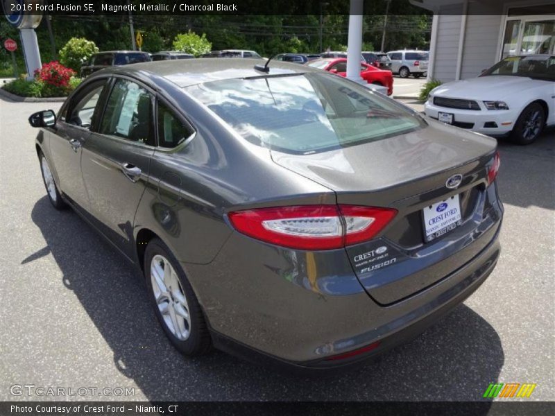 Magnetic Metallic / Charcoal Black 2016 Ford Fusion SE