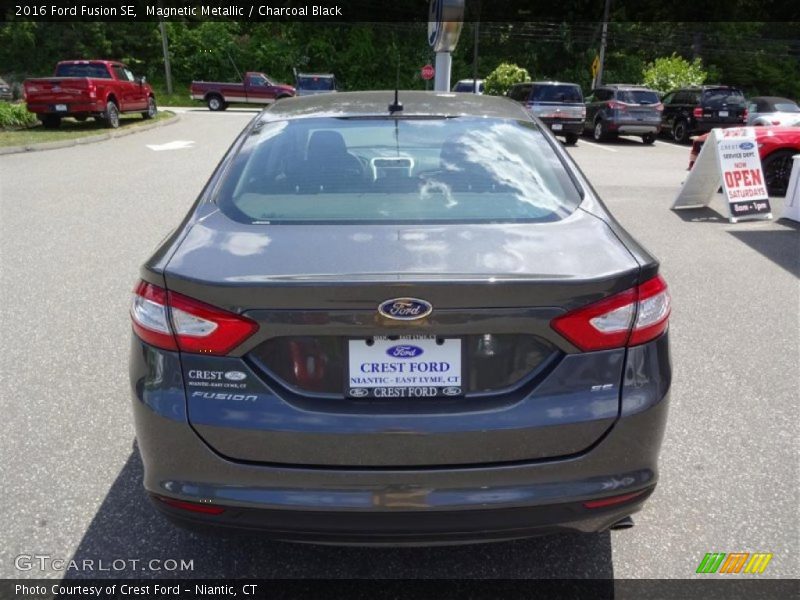 Magnetic Metallic / Charcoal Black 2016 Ford Fusion SE