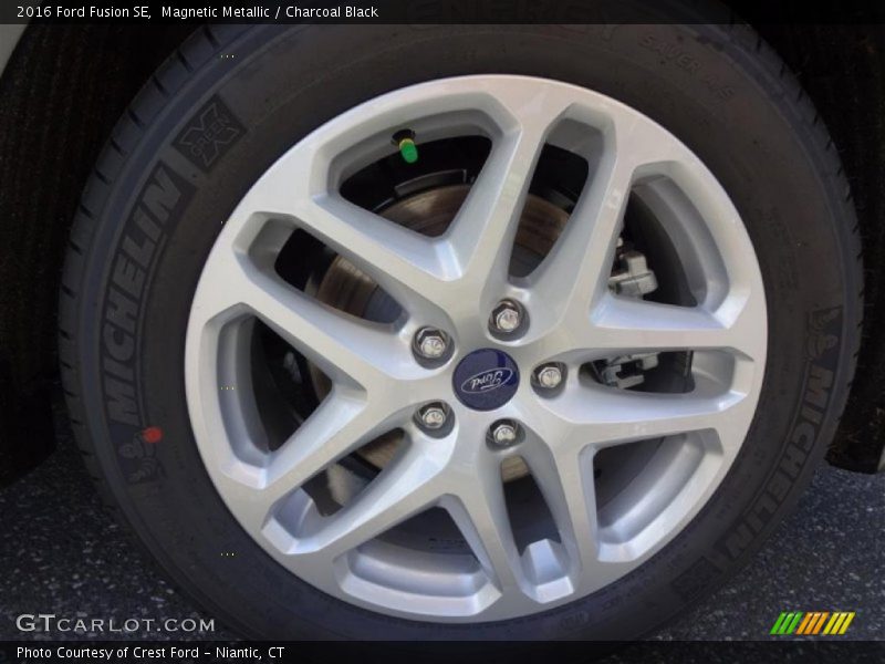 Magnetic Metallic / Charcoal Black 2016 Ford Fusion SE
