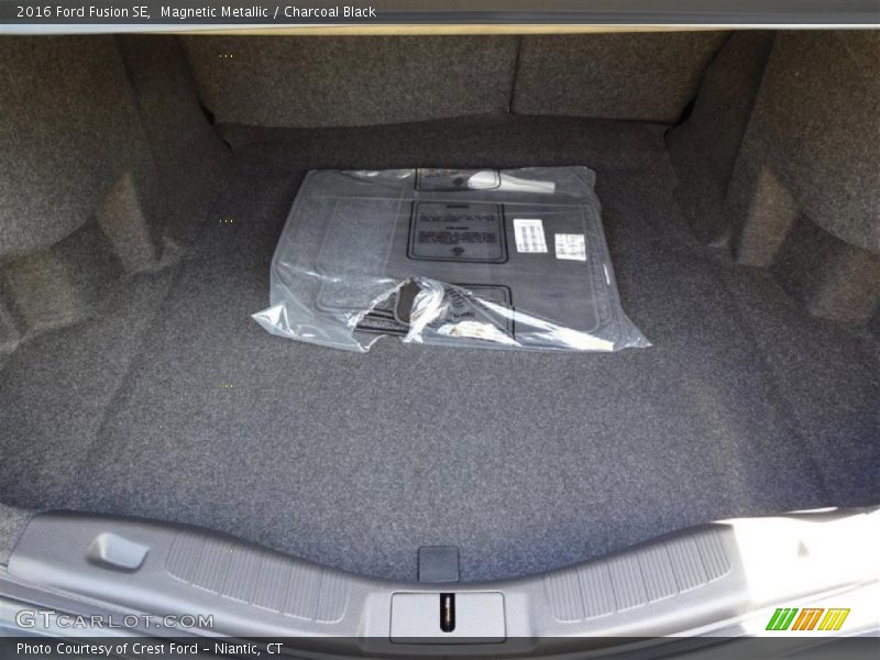 Magnetic Metallic / Charcoal Black 2016 Ford Fusion SE
