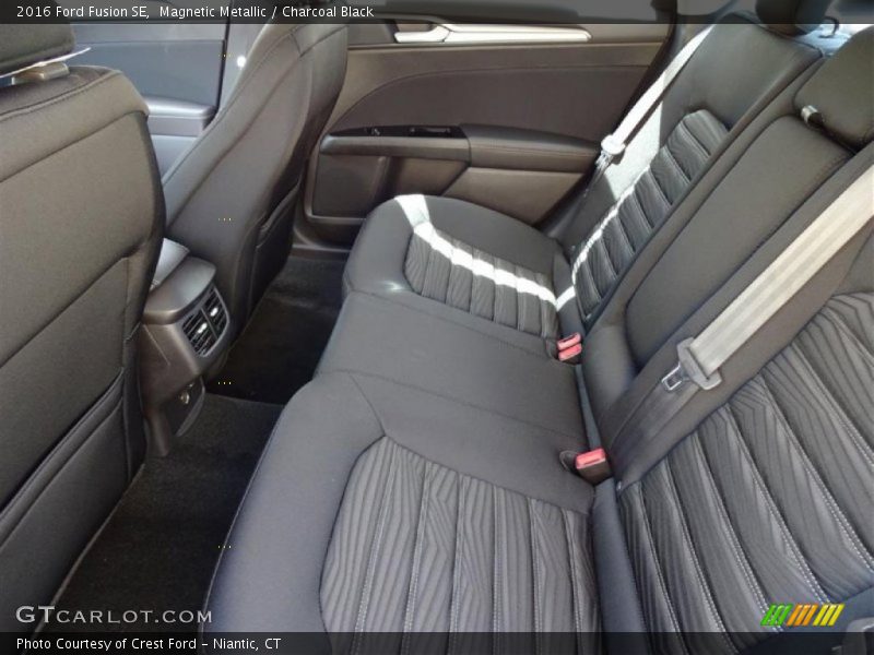 Magnetic Metallic / Charcoal Black 2016 Ford Fusion SE