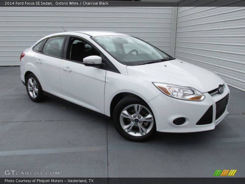 Oxford White / Charcoal Black 2014 Ford Focus SE Sedan