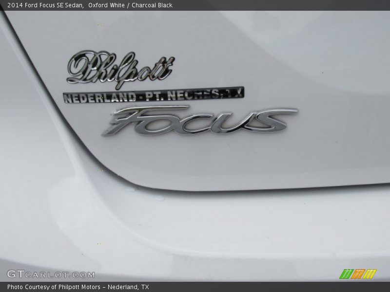 Oxford White / Charcoal Black 2014 Ford Focus SE Sedan