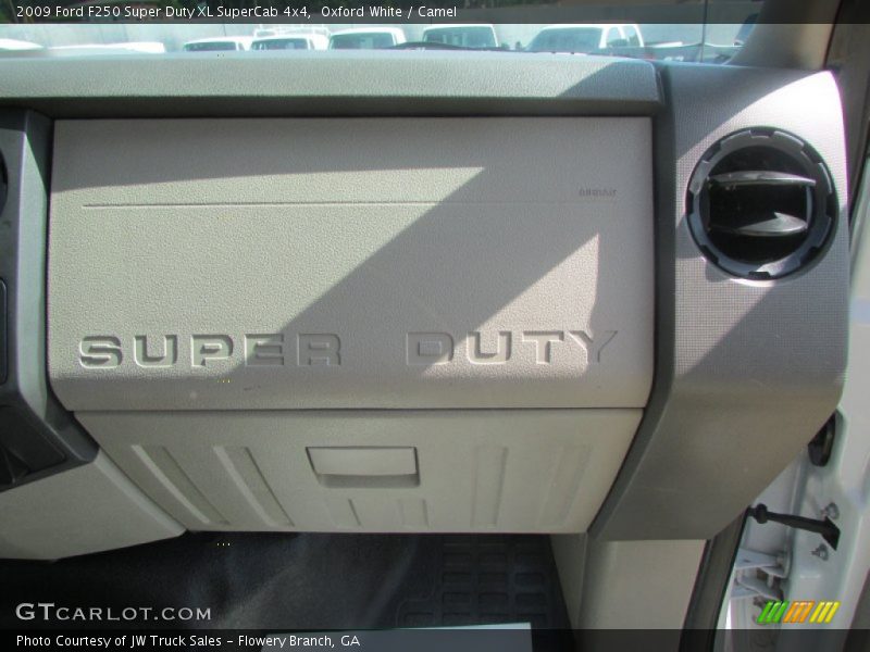 Oxford White / Camel 2009 Ford F250 Super Duty XL SuperCab 4x4