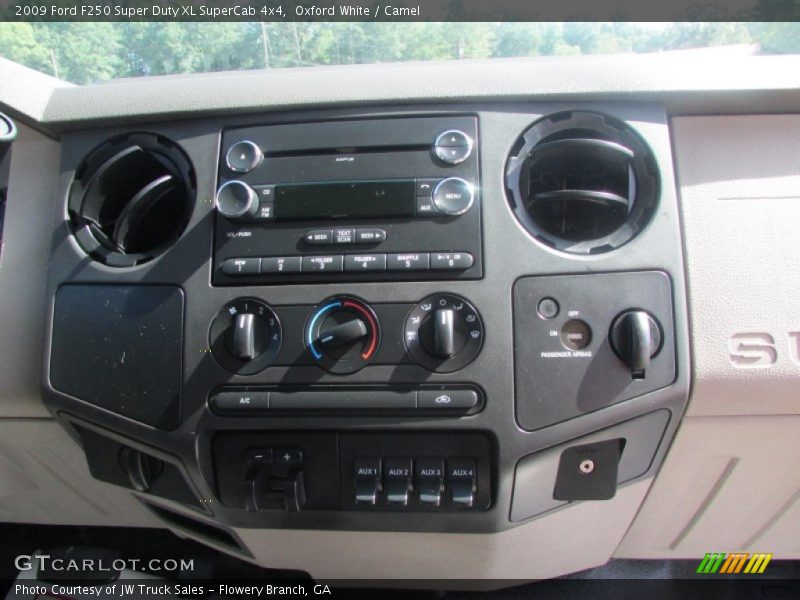 Oxford White / Camel 2009 Ford F250 Super Duty XL SuperCab 4x4