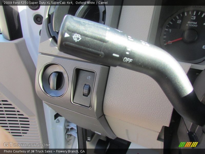 Oxford White / Camel 2009 Ford F250 Super Duty XL SuperCab 4x4