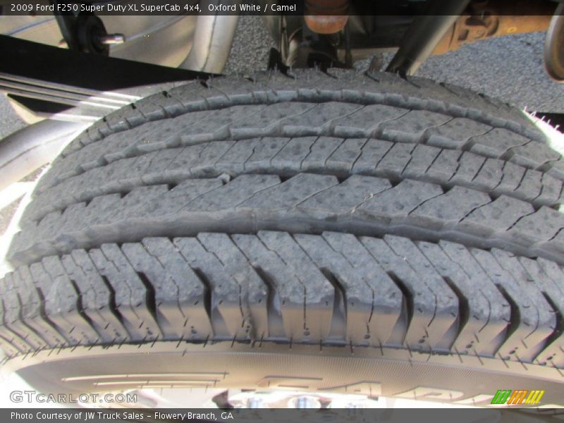 Oxford White / Camel 2009 Ford F250 Super Duty XL SuperCab 4x4