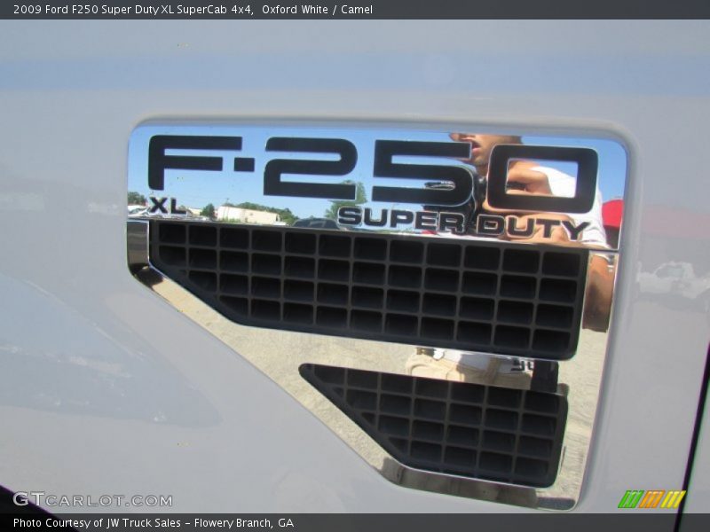 Oxford White / Camel 2009 Ford F250 Super Duty XL SuperCab 4x4