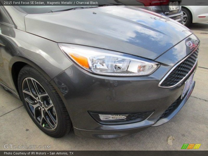 Magnetic Metallic / Charcoal Black 2015 Ford Focus SE Sedan