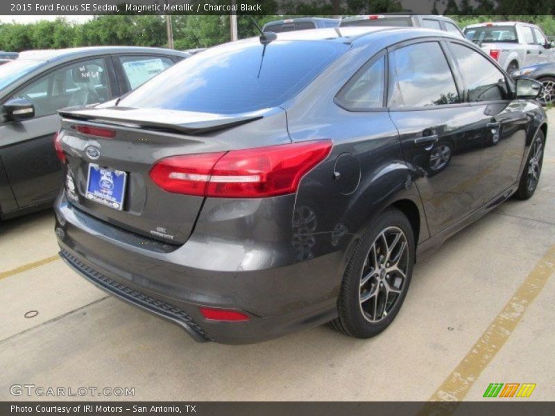 Magnetic Metallic / Charcoal Black 2015 Ford Focus SE Sedan