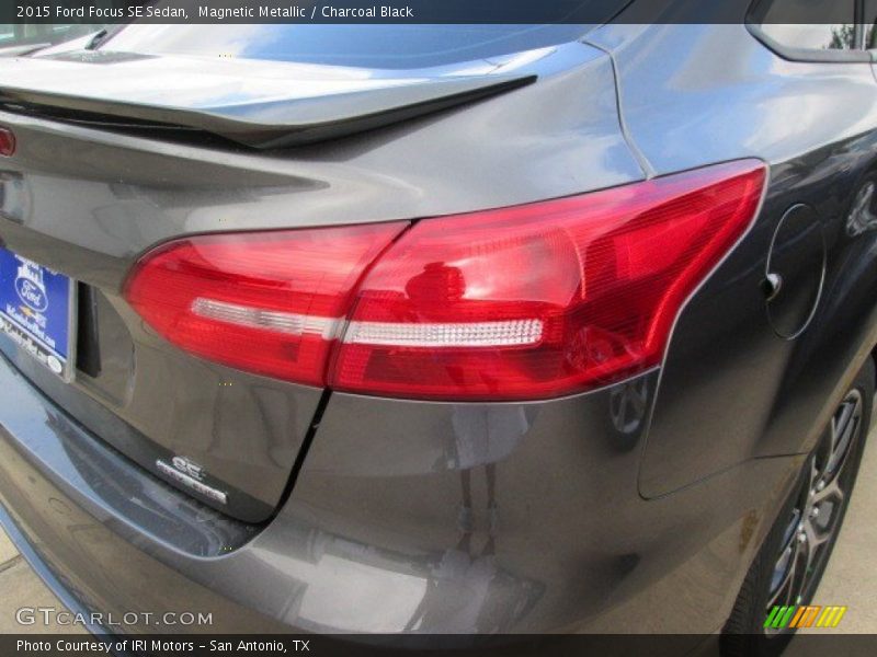 Magnetic Metallic / Charcoal Black 2015 Ford Focus SE Sedan