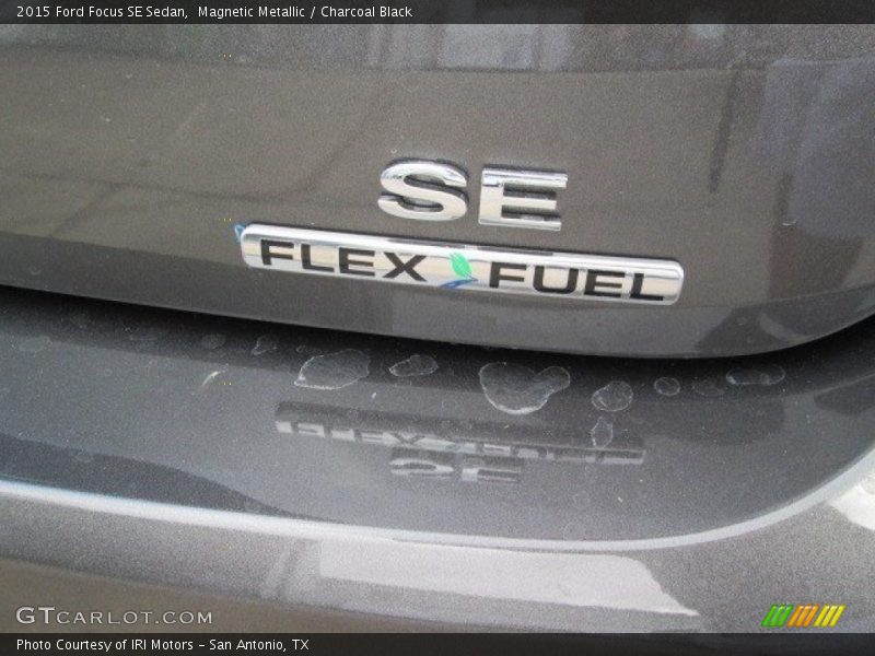 Magnetic Metallic / Charcoal Black 2015 Ford Focus SE Sedan