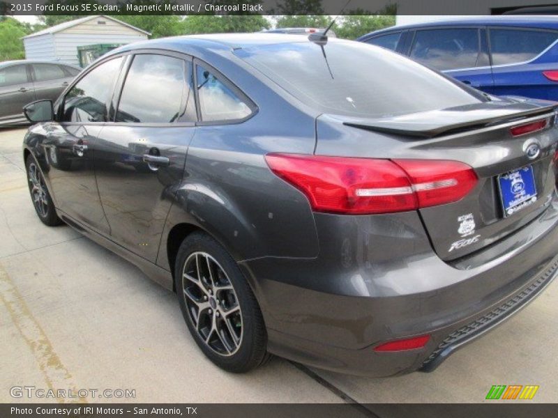 Magnetic Metallic / Charcoal Black 2015 Ford Focus SE Sedan