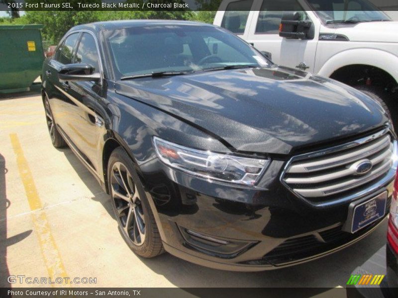 Tuxedo Black Metallic / Charcoal Black 2015 Ford Taurus SEL