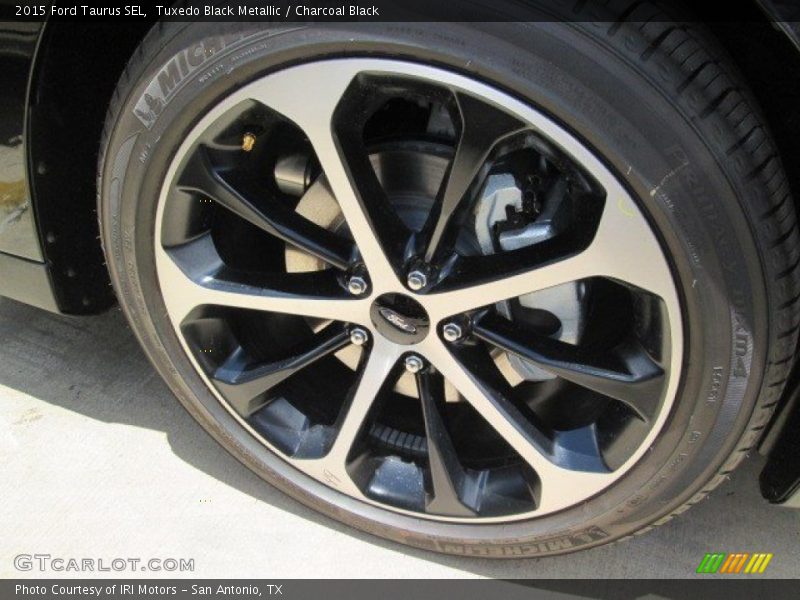 Tuxedo Black Metallic / Charcoal Black 2015 Ford Taurus SEL