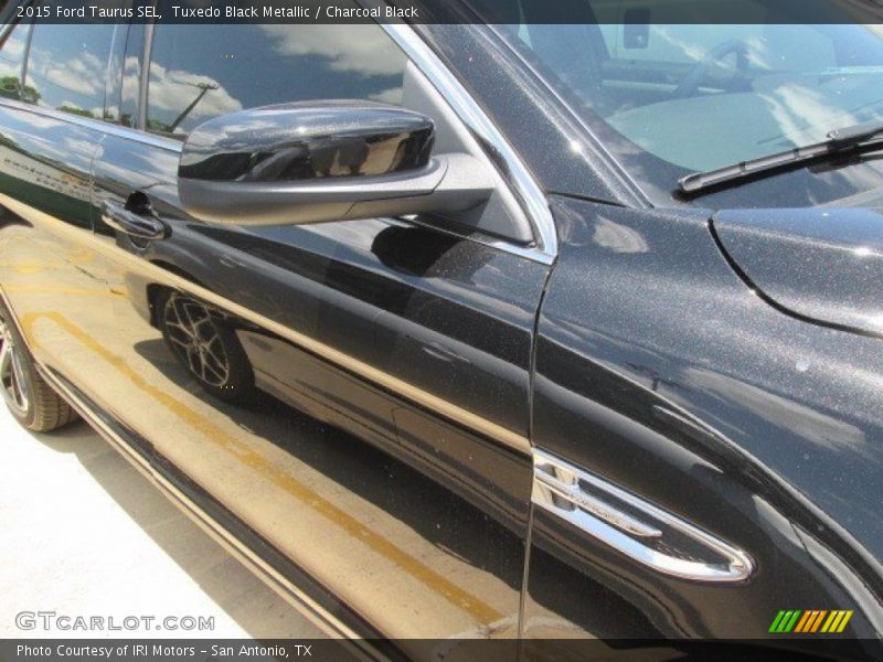 Tuxedo Black Metallic / Charcoal Black 2015 Ford Taurus SEL