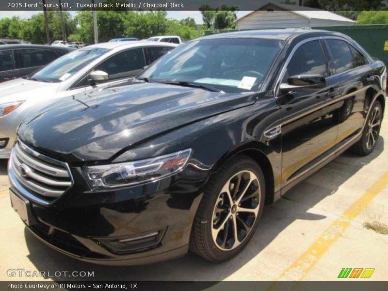 Tuxedo Black Metallic / Charcoal Black 2015 Ford Taurus SEL