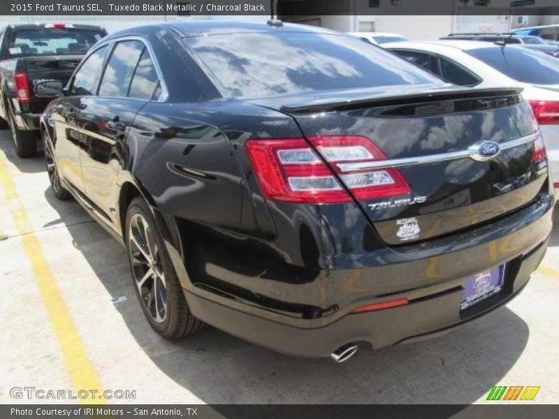 Tuxedo Black Metallic / Charcoal Black 2015 Ford Taurus SEL