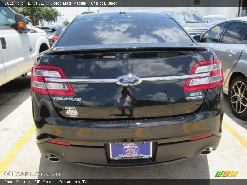 Tuxedo Black Metallic / Charcoal Black 2015 Ford Taurus SEL