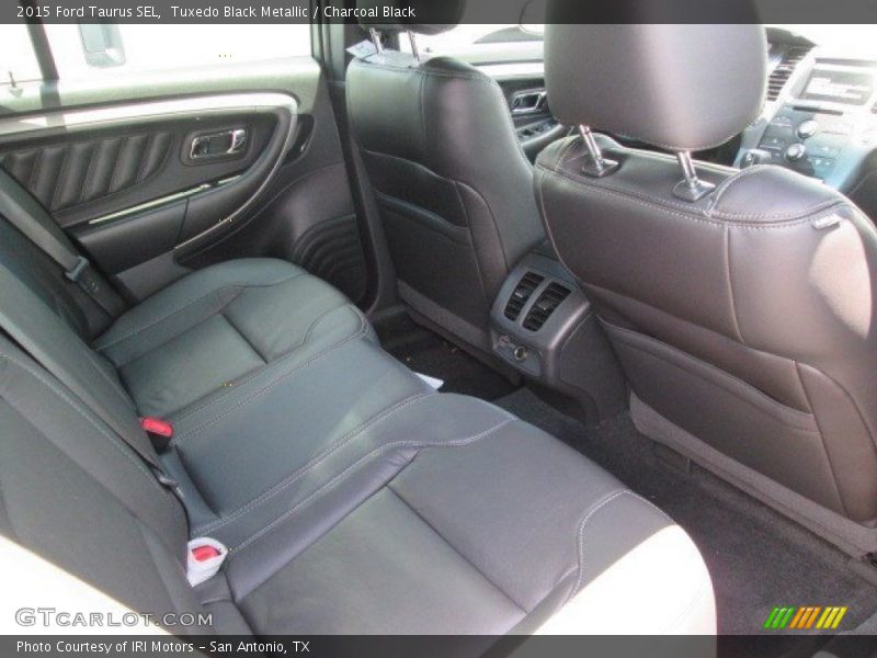 Tuxedo Black Metallic / Charcoal Black 2015 Ford Taurus SEL