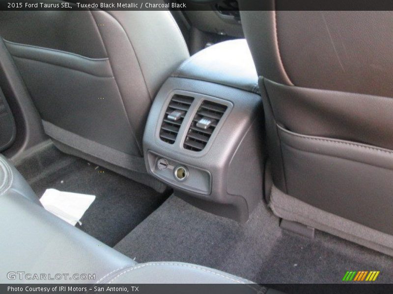 Tuxedo Black Metallic / Charcoal Black 2015 Ford Taurus SEL