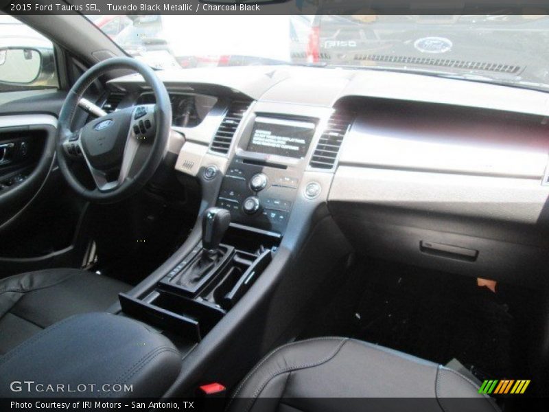 Tuxedo Black Metallic / Charcoal Black 2015 Ford Taurus SEL