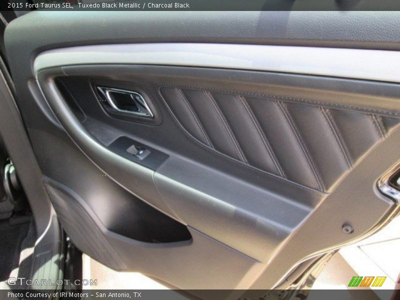 Tuxedo Black Metallic / Charcoal Black 2015 Ford Taurus SEL