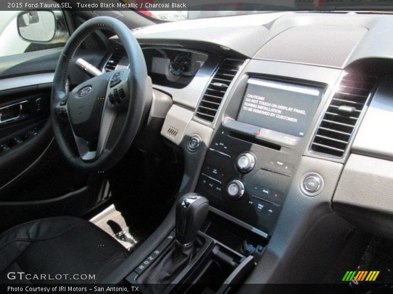 Tuxedo Black Metallic / Charcoal Black 2015 Ford Taurus SEL