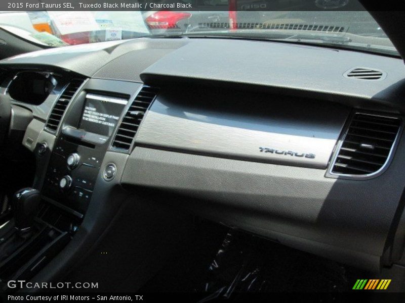 Tuxedo Black Metallic / Charcoal Black 2015 Ford Taurus SEL