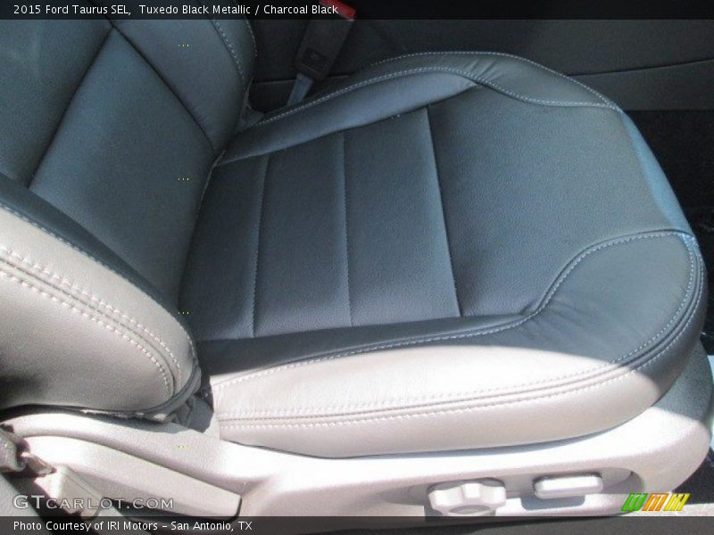 Tuxedo Black Metallic / Charcoal Black 2015 Ford Taurus SEL