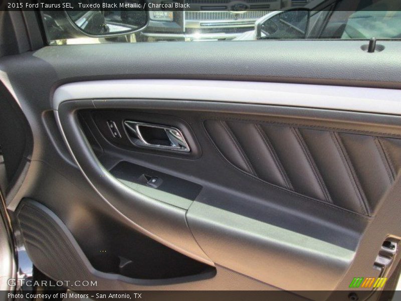 Tuxedo Black Metallic / Charcoal Black 2015 Ford Taurus SEL
