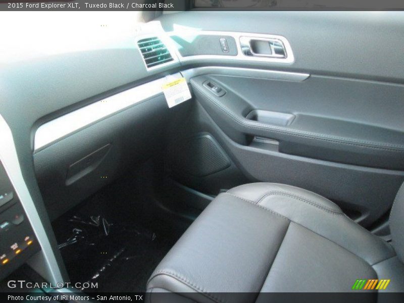 Tuxedo Black / Charcoal Black 2015 Ford Explorer XLT