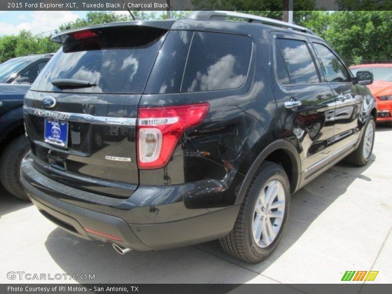 Tuxedo Black / Charcoal Black 2015 Ford Explorer XLT