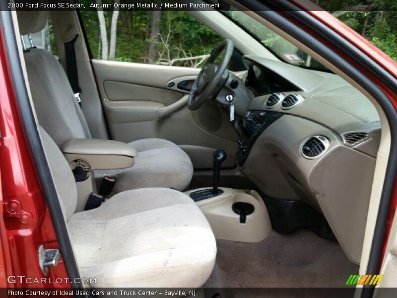 Autumn Orange Metallic / Medium Parchment 2000 Ford Focus SE Sedan