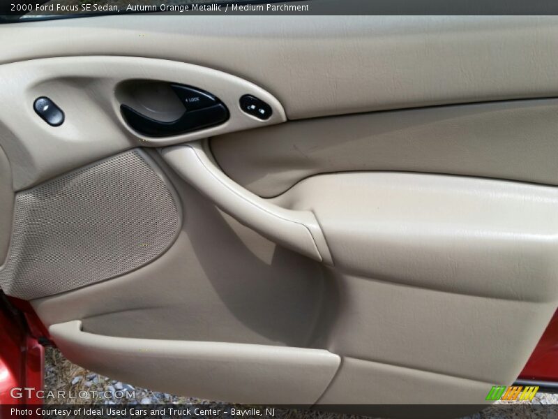 Autumn Orange Metallic / Medium Parchment 2000 Ford Focus SE Sedan