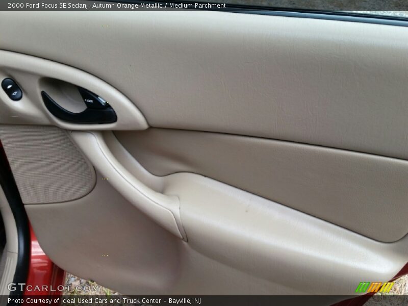 Autumn Orange Metallic / Medium Parchment 2000 Ford Focus SE Sedan