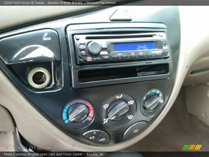 Autumn Orange Metallic / Medium Parchment 2000 Ford Focus SE Sedan