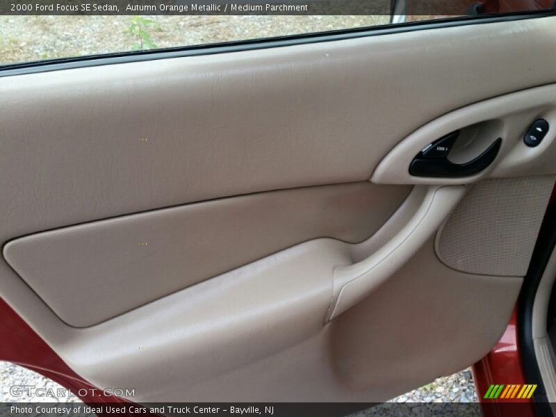 Autumn Orange Metallic / Medium Parchment 2000 Ford Focus SE Sedan