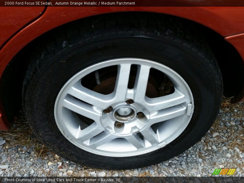 Autumn Orange Metallic / Medium Parchment 2000 Ford Focus SE Sedan