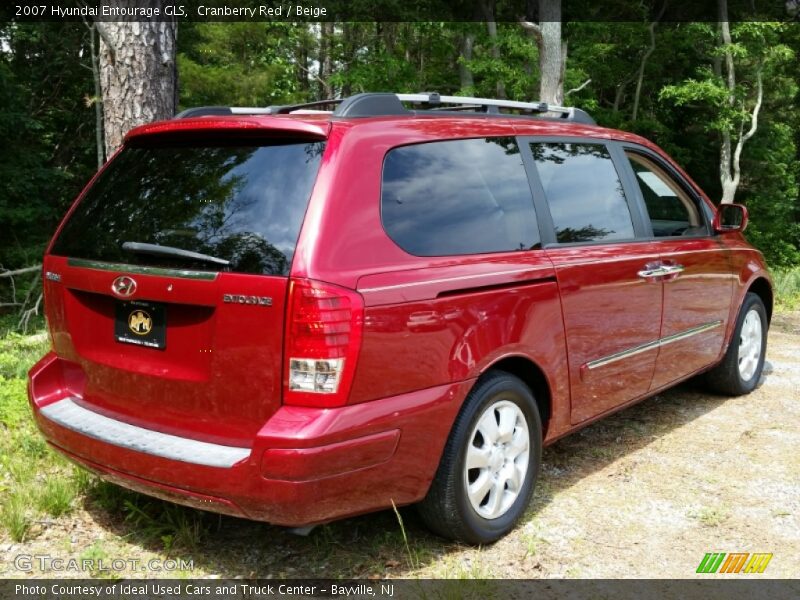 Cranberry Red / Beige 2007 Hyundai Entourage GLS