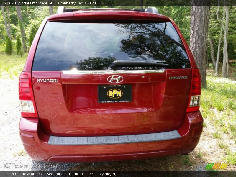 Cranberry Red / Beige 2007 Hyundai Entourage GLS