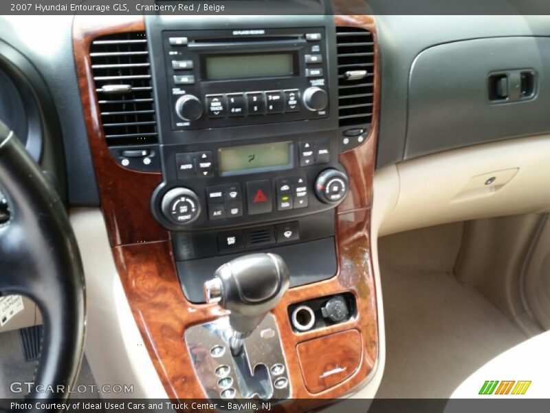 Cranberry Red / Beige 2007 Hyundai Entourage GLS