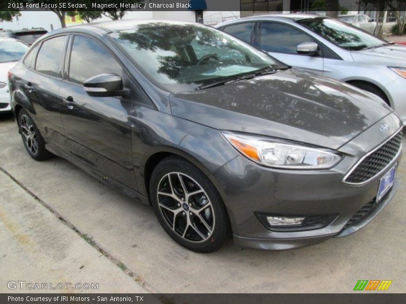 Magnetic Metallic / Charcoal Black 2015 Ford Focus SE Sedan
