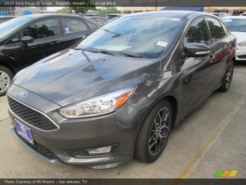 Magnetic Metallic / Charcoal Black 2015 Ford Focus SE Sedan