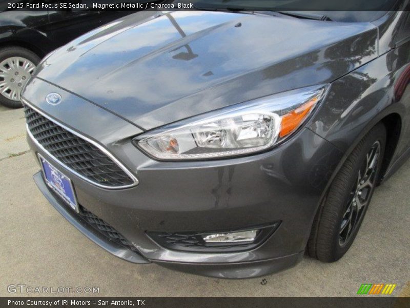 Magnetic Metallic / Charcoal Black 2015 Ford Focus SE Sedan