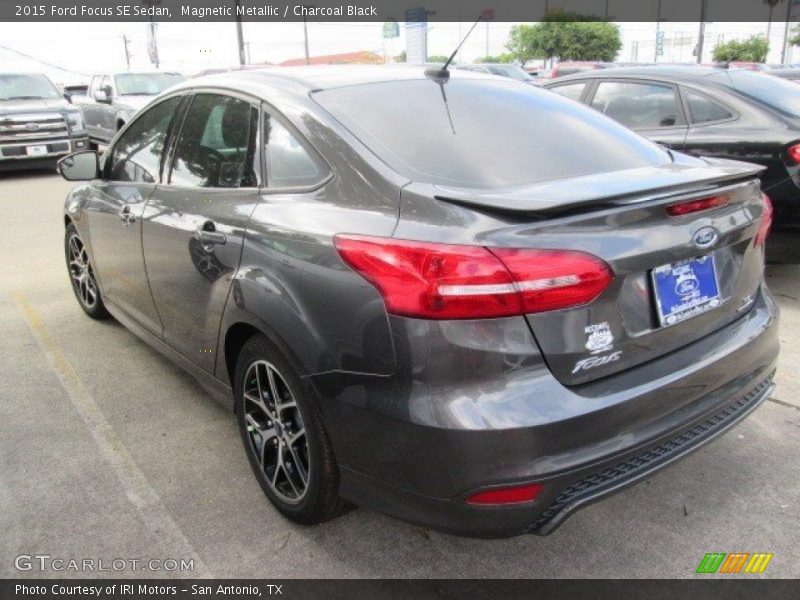 Magnetic Metallic / Charcoal Black 2015 Ford Focus SE Sedan