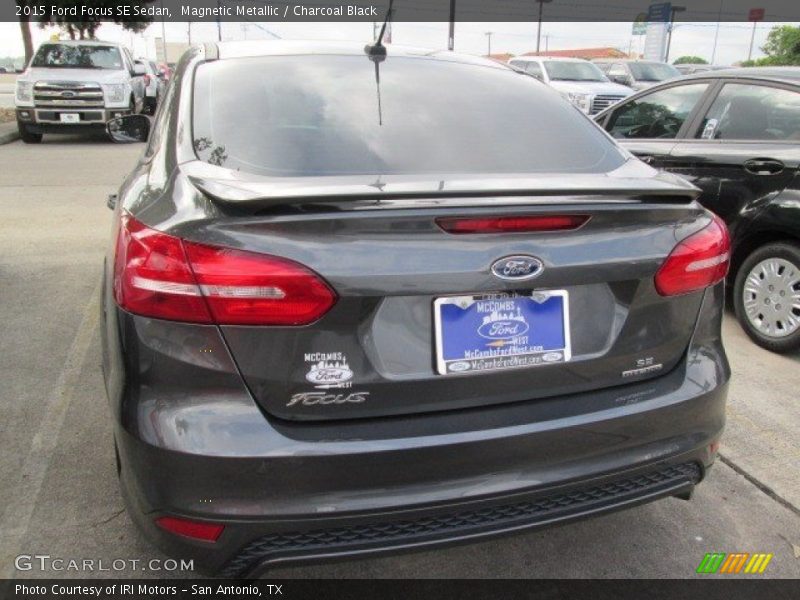 Magnetic Metallic / Charcoal Black 2015 Ford Focus SE Sedan