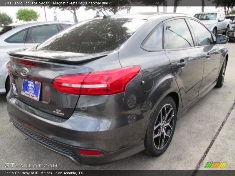 Magnetic Metallic / Charcoal Black 2015 Ford Focus SE Sedan