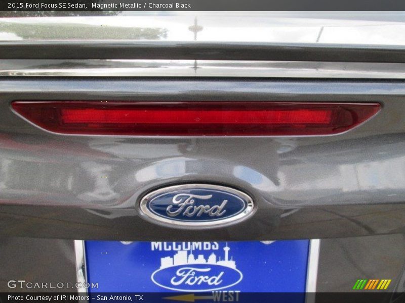 Magnetic Metallic / Charcoal Black 2015 Ford Focus SE Sedan